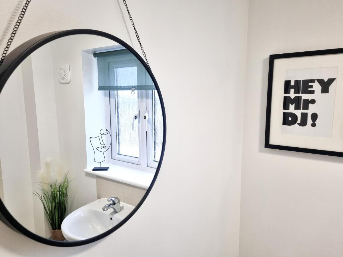 Modern & Spacious 3 Bedrooms And 2 Bathrooms Home, Free Parking! Cambridge  Ngoại thất bức ảnh